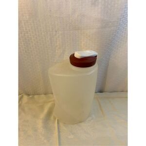 Rubbermaid rubber 1 gal container‎ red lid measuring USA